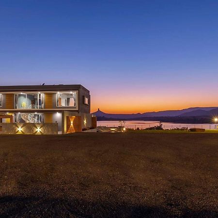 Stayvista'S Bellisimo Panorama - Lakeside Oasis With Infinity Pool, Modern Interiors, Open-To-Sky Bathtub, And Lush Green Lawn Nashik Dış mekan fotoğraf